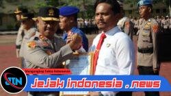 Apresiasi Dedikasi: Kapolda Sultra Irjen Pol Didik Agung Widjanarko Ganjar Personel Berprestasi di Upacara Kesadaran Nasional