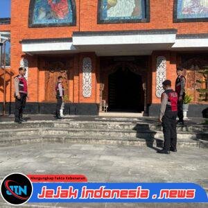 Sat Samapta Polres Klungkung Amankan Ibadah di Gereja Santa Sisilia