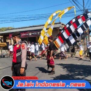 Pengamanan Polsek Blahbatuh Dalam Prosesi Nunas Tirta Ning / Mapeed Krama Desa Adat Pering