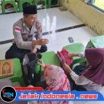 *Menjelang Maghrib, Personel Polsek Simpang Jernih Ajarkan Mengaji, Dekatkan Polisi dengan Generasi Bangsa*