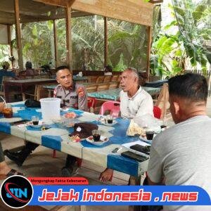 *Saweu Keude Kopi, Cara Kapolsek Idi Tunong Merawat Kedekatan dengan Warga*