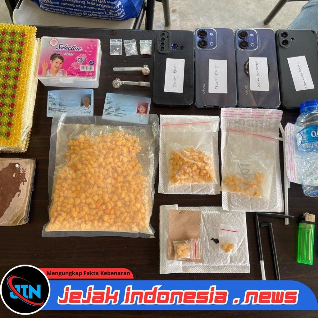 *Satresnarkoba Polres Jakbar Ungkap Peredaran Ekstasi dan Sabu, 2 Pelaku Diamankan*