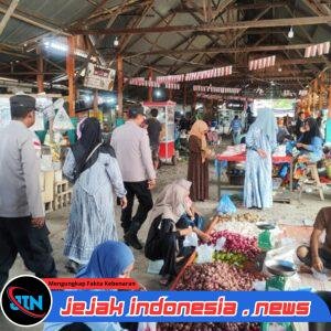 Patroli Dialogis Cegah Guantibmas, Polisi Sambangi Pasar Batuphat Timur dan Pantau Harga Sembako
