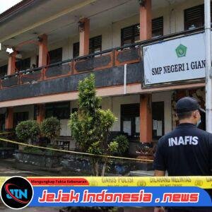 Detik-Detik Mencekam di SMP 1 Gianyar: Siswa Kelas 7 Terjatuh dari Lantai Dua Usai Didorong, Korban Alami Patah Tulang