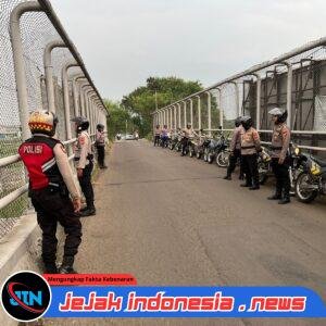 *Amankan Bus Massa Buruh, Satsamapta Polresta Tangerang Patroli JPO*