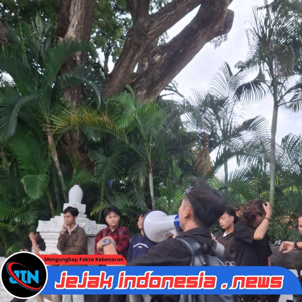 *Ferdi Fernando Putra Suarakan Hak Buruh dalam Mimbar Bebas May Day di Banyuwangi*