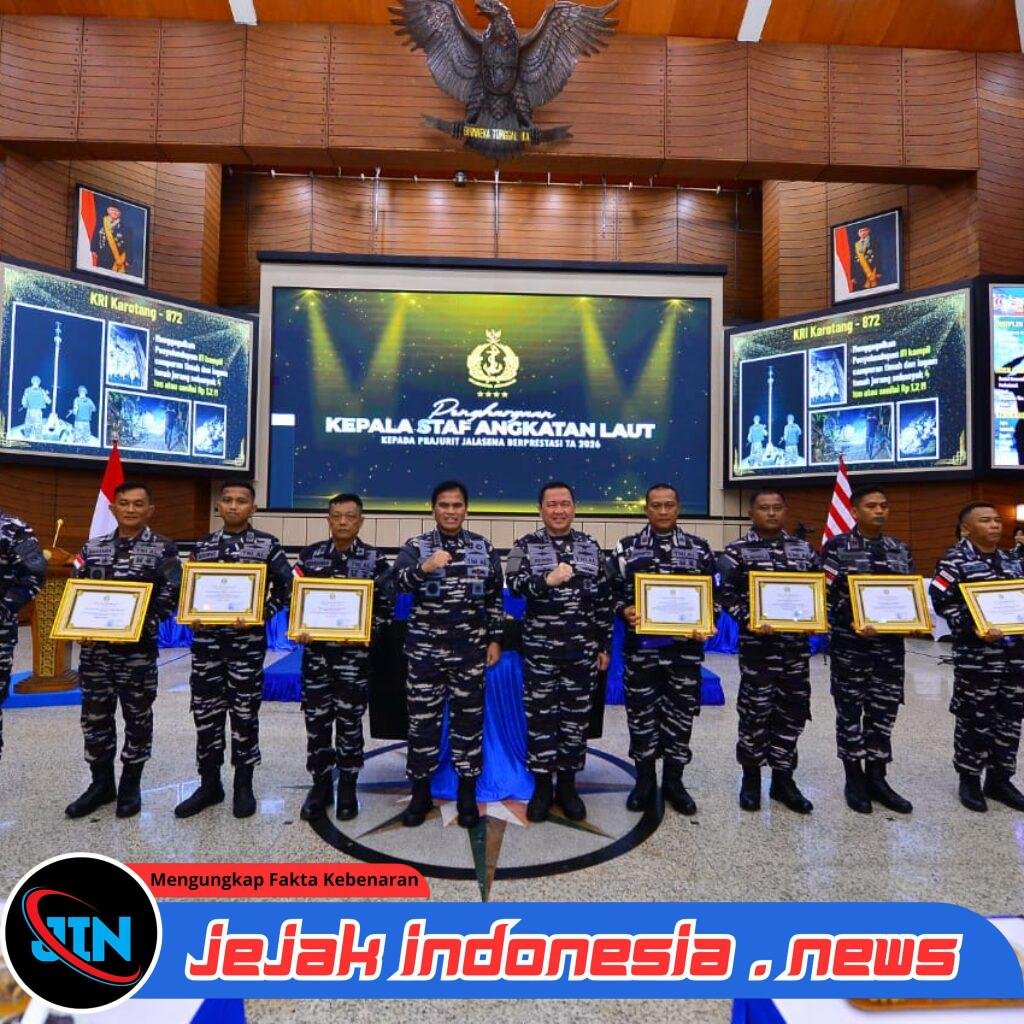 LANAL BANYUWANGI TERIMA PENGHARGAAN KASAL DALAM PENEGAKAN HUKUM DI WILAYAH KERJA