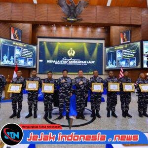 LANAL BANYUWANGI TERIMA PENGHARGAAN KASAL DALAM PENEGAKAN HUKUM DI WILAYAH KERJA