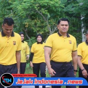 *Kapolres Aceh Timur Ajak Personel Jalan Santai, Bangun Semangat Sehat dan Solid*