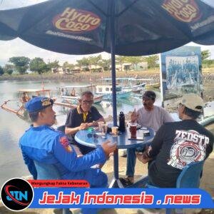 Satpolairud Polresta Banyuwangi Menggelar Patroli Dialogis Di Kawasan Pantai Marina Boom