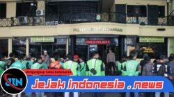 *Jumat Berkah, Polsek Metro Tamansari Berbagi dengan Komunitas Ojol dan Warga*