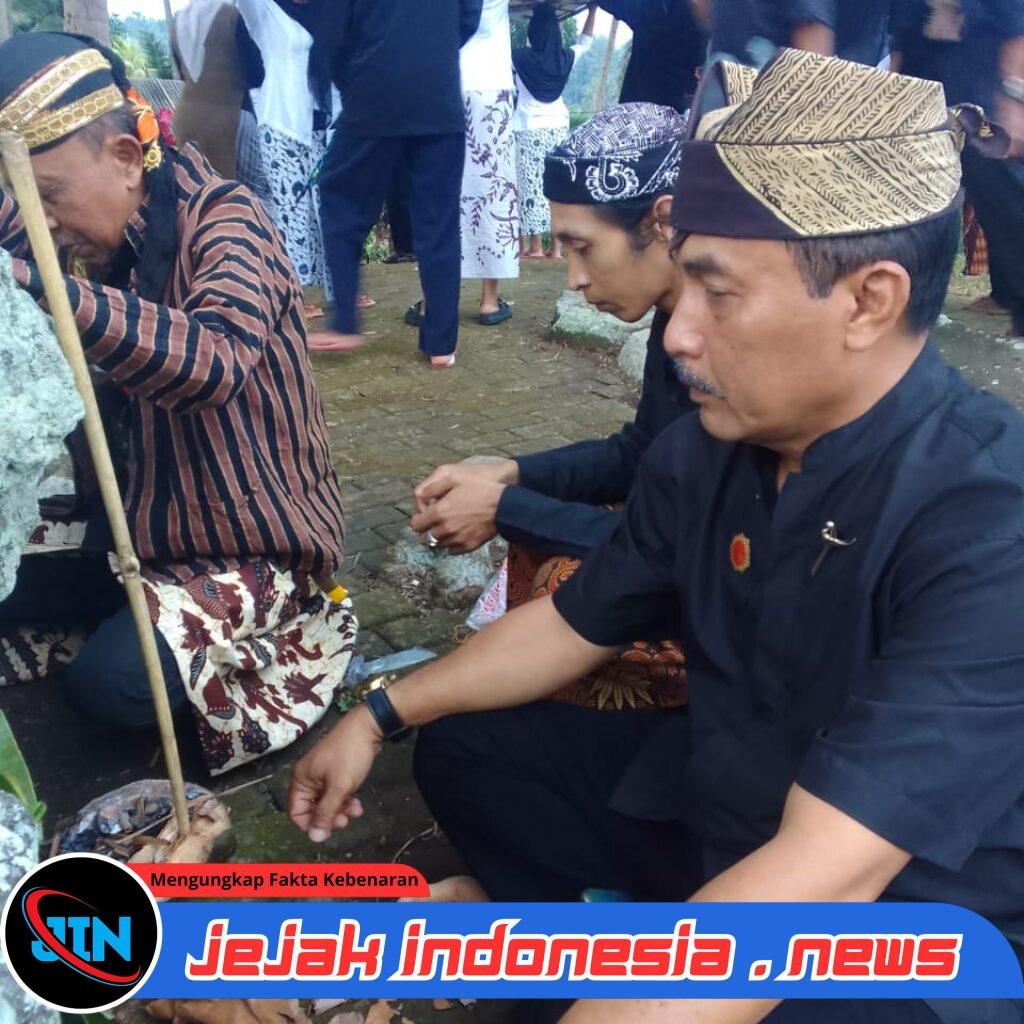 *Warga Dusun Andong Gelar Giat Bersih Desa, Kades Tamansuruh Teguh: Gotong Royong Harus Tetap Dijaga*