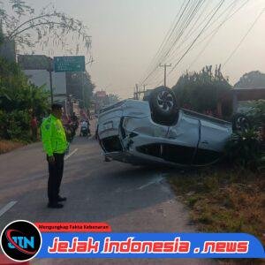 *Satlantas Polres Serang Olah TKP Lakalantas di Cikeusal, Korban Dilarikan ke RSUD Serang*