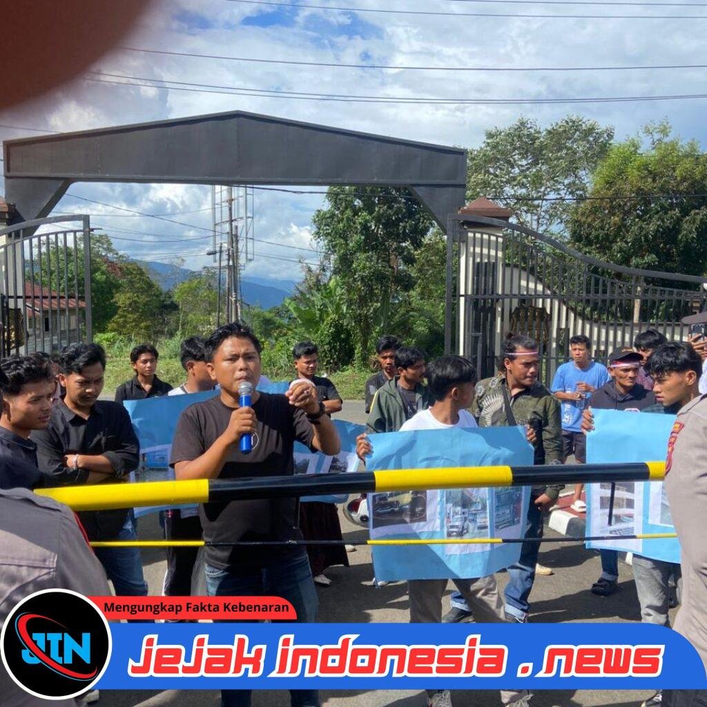 “Tangkap Aktor Intelektual  Mafia BBM Bersubsidi Di Paluta” Puluhan Mahasiswa Geruduk Polres Tapanuli Selatan