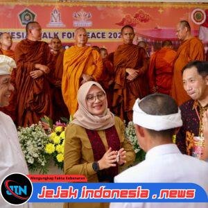 Tiba di Banyuwangi, Bupati Ipuk dan Komponen Lintas Agama Sambut Kedatangan Biksu Thudong