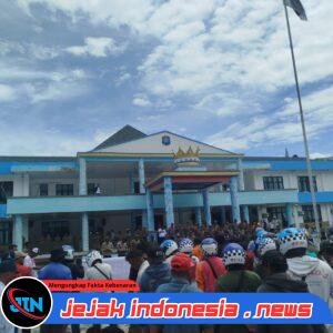 Kawal Demo Tolak Maxim di Kantor Bupati, Polres Raja Ampat Terjunkan 50 Personel Gabungan
