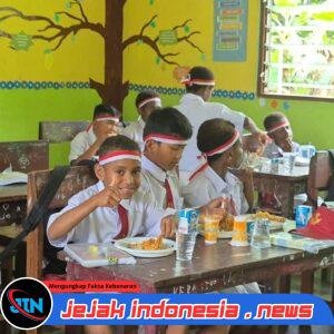 Mendukung Program Pemerintah, Satgas Swasembada Yonif 643/Wns Koops TNI Habema Simulasikan Makan Bergizi Gratis (MBG)