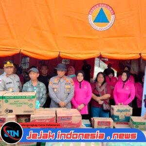 Kapolres Lhokseumawe Serahkan Bantuan untuk Korban Kebakaran Komplek Pardede, Warga: Kehadiran Bapak Membuat Kami Kuat