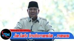 Panen Jagung di Tuban, Presiden Prabowo Ibaratkan Kapolri ‘Kapten Kesebelasan’ yang Layak Diperpanjang