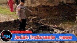 Polisi Sigap Pantau Abrasi Pasang Purnama di Muara Batu, Warga Diimbau Tetap Waspada