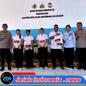 Sembari Panen Raya, Kapolres Karangasem Bagikan Paket Sembako dalam Program “Polres Karangasem Berbagi”