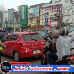 *Strong Point Anggota Samapta urai kepadatan kendaraan*