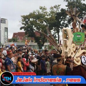 Dukung Kelestarian Budaya Daerah, Kapolda Kalteng Hadiri Karnaval Festival Budaya Isen Mulang