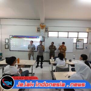 *Cegah Tawuran dan Bullying, Polsek Tambora Edukasi Pelajar Lewat Police Goes To School*
