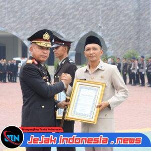 *Dua Personel Polda Banten Terima Penghargaan atas Loyalitas dan Pengabdian*