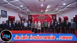 46 Kepala Desa Banyuwangi Dikukuhkan Sebagai Paralegal, Bupati Ipuk Minta Kades Hadirkan Restorative Justice