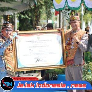 Peringatan HUT Kalteng ke-69, Kapolda Terima Penghargaan Atas Komitmen Jaga Kamtibmas Bumi Tambun Bungai