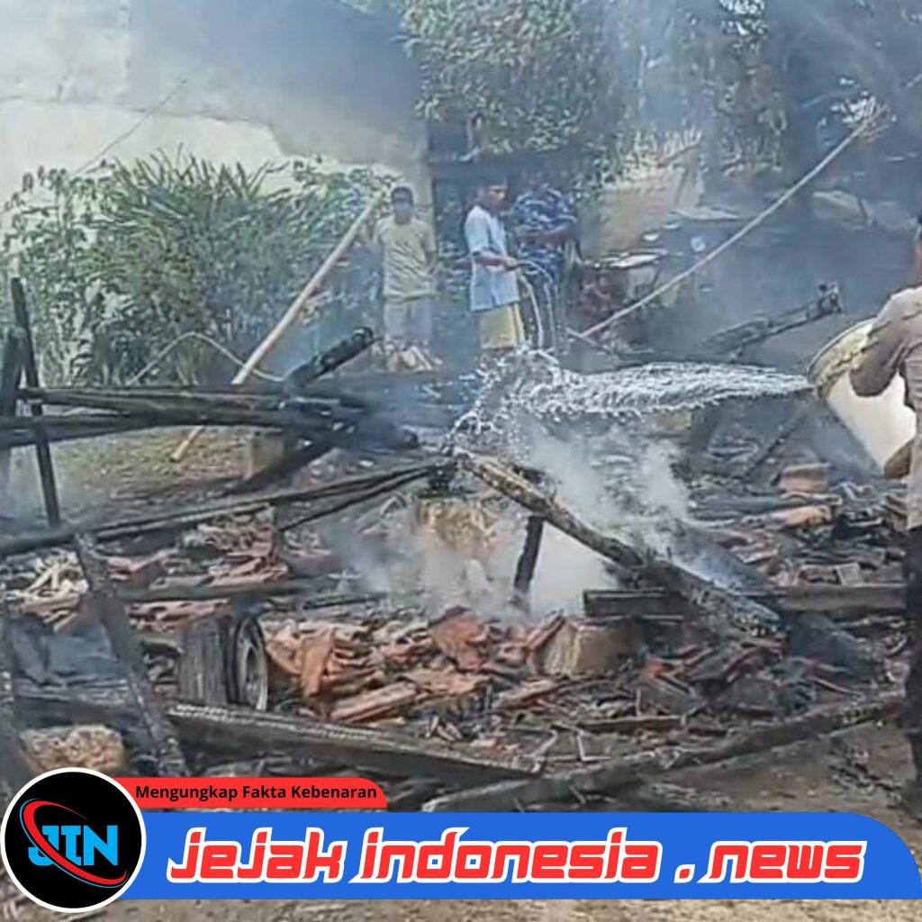 Gerak Cepat Anggota Polsek Jawilan Bantu Padamkan Api Kobong Terbakar di Ponpes Miftahul Huda