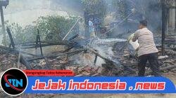 Gerak Cepat Anggota Polsek Jawilan Bantu Padamkan Api Kobong Terbakar di Ponpes Miftahul Huda