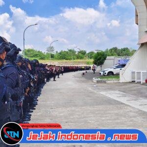 Ratusan Personel Gabungan Amankan Pertandingan Persita Tangerang vs Persis Solo di BIS