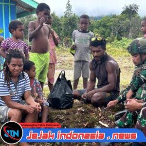 *Ciptakan Rasa Aman dan Kebersamaan, Satgas Yonif 521/DY Gelar Anjangsana dan Bagikan Sembako di Distrik Apalapsili*