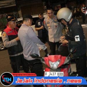 Wakapolres Jakbar Pimpin Patroli Mobile dan Razia Kejahatan Jalanan Dini Hari