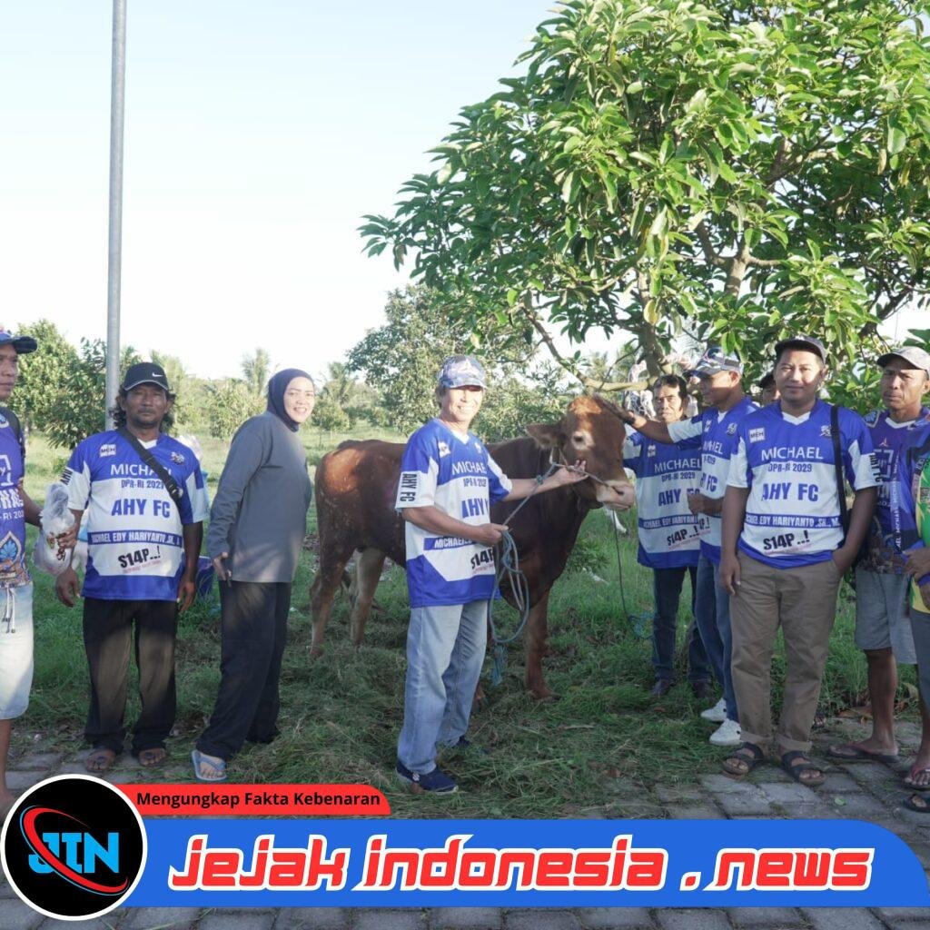 DPC Partai Demokrat Banyuwangi Sembelih Sapi Kurban di Lapangan AHY FC, Wujud Kebersamaan dan Kepedulian Sosial