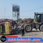 Respon Cepat Personel Polres Serang, Polsek Jawilan Evakuasi Truk Bermuatan Rongsokan yang Terbalik