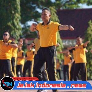 Jaga Fisik dan Soliditas, Kapolda Sulteng Pimpin Olahraga Bersama Personel di Mapolda