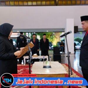 Bupati Ipuk Lantik Suyanto Waspo Tondo Wicaksono Sebagai Sekda Banyuwangi