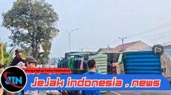 Evakuasi Truk Kontainer Terguling di Kedungwaringin Picu Kemacetan Pagi Hari