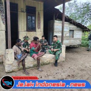 Satgas Yonif 123/Rajawali Pererat Silaturahmi dengan Warga Melalui Komsos di Kampung Wonggi