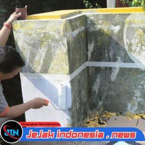 Polsek Panongan Bersama Warga Laksanakan Pengecatan Jembatan di Desa Ciakar, Perkuat Semangat Gotong Royong