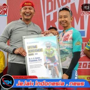 Guntur Priambodo Raih Lifetime Achievement Award di Bromo KOM 2026