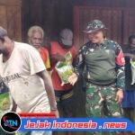 Satgas Yonif 123/Rajawali Bagikan Bantuan Pangan kepada Warga Kampung Binam