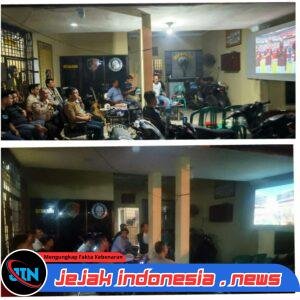 Kapolsek Medan Labuhan Nobar Piala Dunia Bersama Tahanan