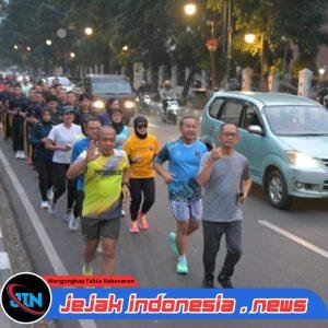 Jaga Kebugaran dan Soliditas, Kapolda Jabar Pimpin Ratusan Personel Lari Pagi Bersama