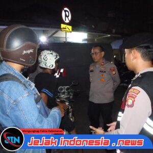 *Wakapolres Jakbar Turun Langsung Pantau Razia Kejahatan Jalanan dan Patroli Mobile*