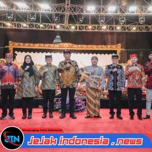 Kapolda Jatim Gaungkan Semangat “Jogo Jawa Timur” Melalui Pagelaran Wayang Kulit Hari Bhayangkara ke-80 di Banyuwangi