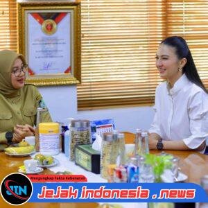 Jelajahi Banyuwangi, Raline Shah Kagumi Tata Kelola Pemeritahan Bupati Ipuk